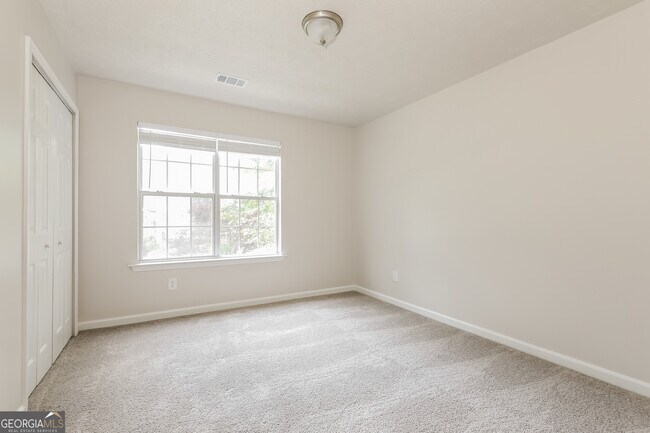 Building Photo - 136 Stoney Brook Way