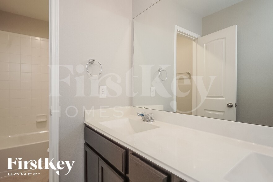 Building Photo - 29018 Innes Park Pl