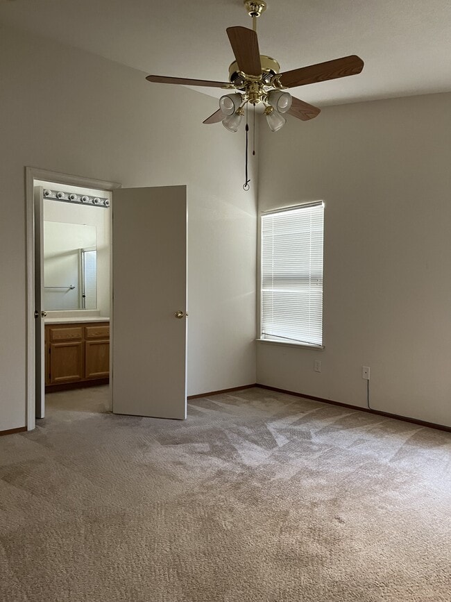 Building Photo - 1029 Courtyard Dr