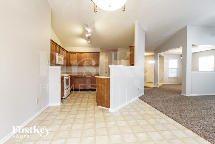 Building Photo - 744 Thornwood Ln