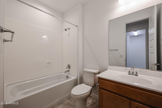 Building Photo - 8752 W Medlock Dr