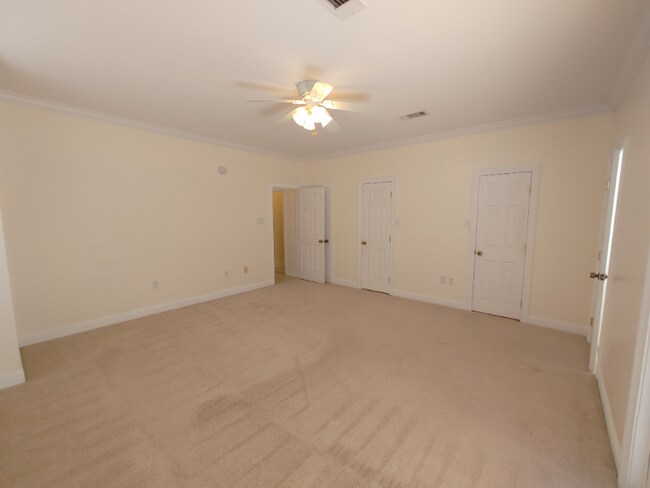 Building Photo - 118 Lakeview Dr