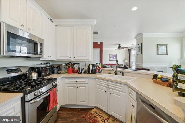 Building Photo - 1735 W Braddock Pl