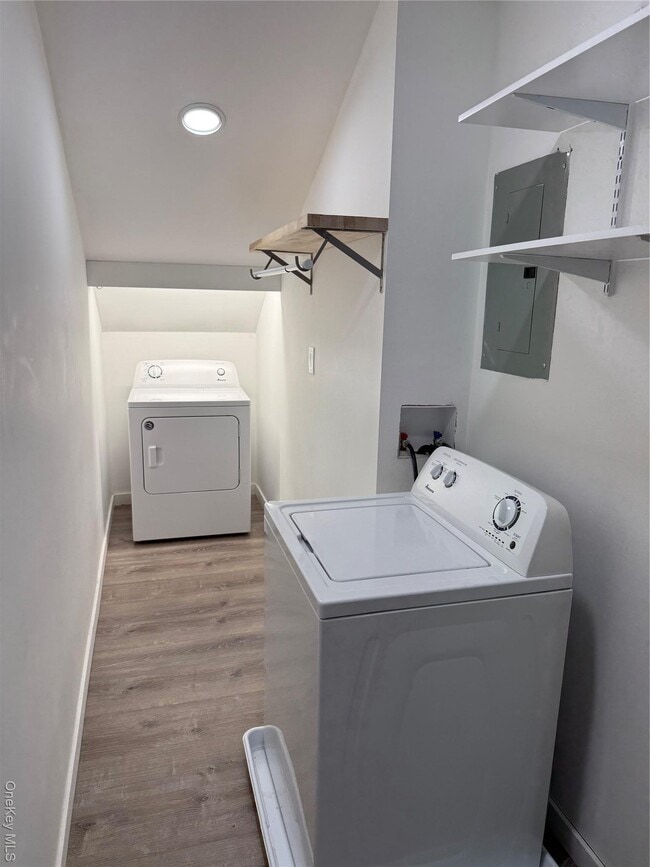 Building Photo - 619 Salt Point Turnpike