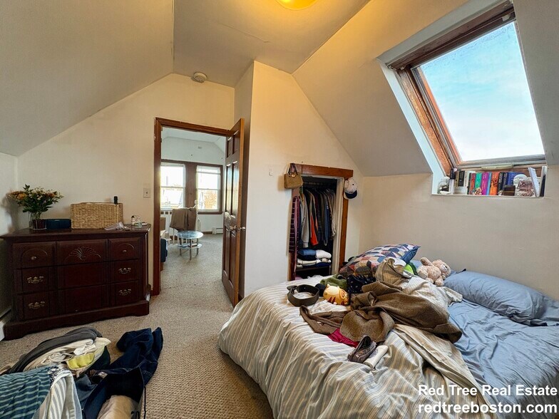 Building Photo - 72 Hillside St