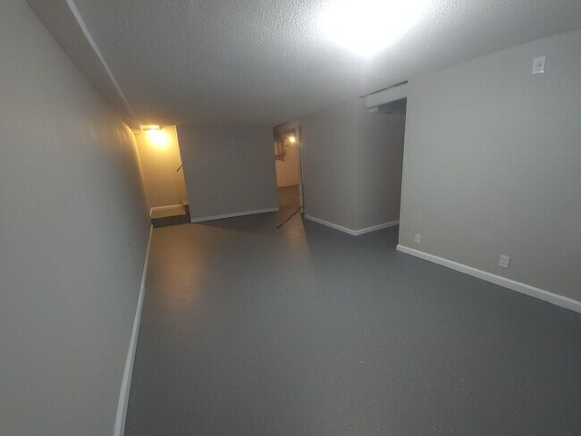 Building Photo - Charming & Comfortable Home in North County St. Louis