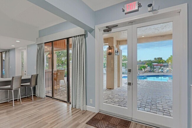 Building Photo - 2320 Treasure Isle Dr