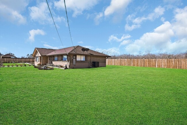 Building Photo - 3722 Rest Home Rd