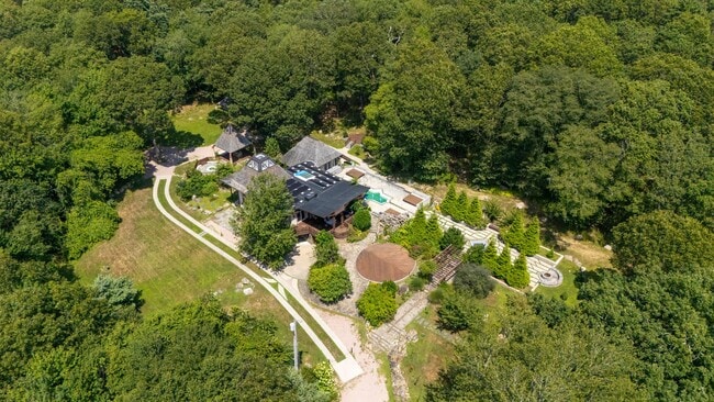 Building Photo - Private Architectural Estate Minutes from Westerly Beaches