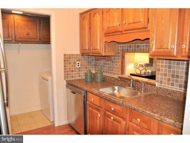 Kitchen - 22 Fitzwatertown Rd