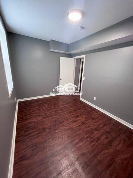 Building Photo - 341 19th Ave NE