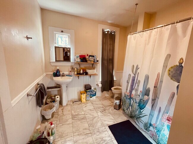 Building Photo - 42 Delle Ave