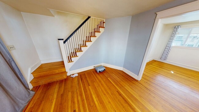 Building Photo - 2bd/1ba charming house