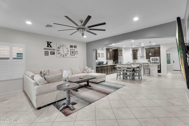 Building Photo - 6550 W Desert Blossom Way