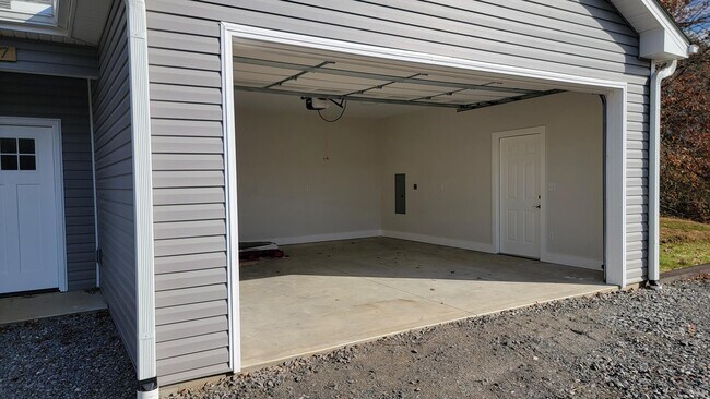 Building Photo - 117 Paislee Pk Ct