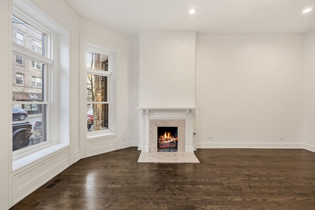 Building Photo - 2107 N Clark St