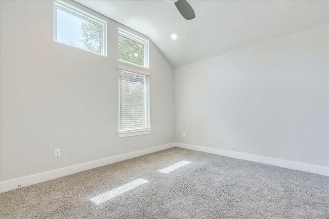 Building Photo - 2807 Del Curto Rd