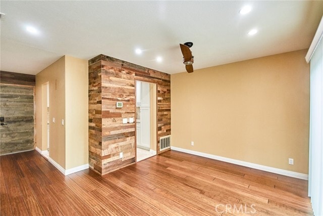 Building Photo - 881 Hartford Ln