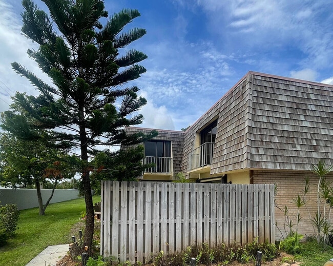 Building Photo - 65 Lake Arbor Dr