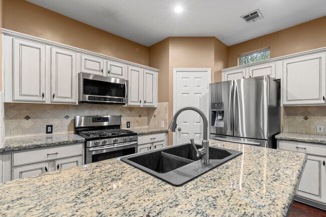 Building Photo - 70 Harvest Wind Pl