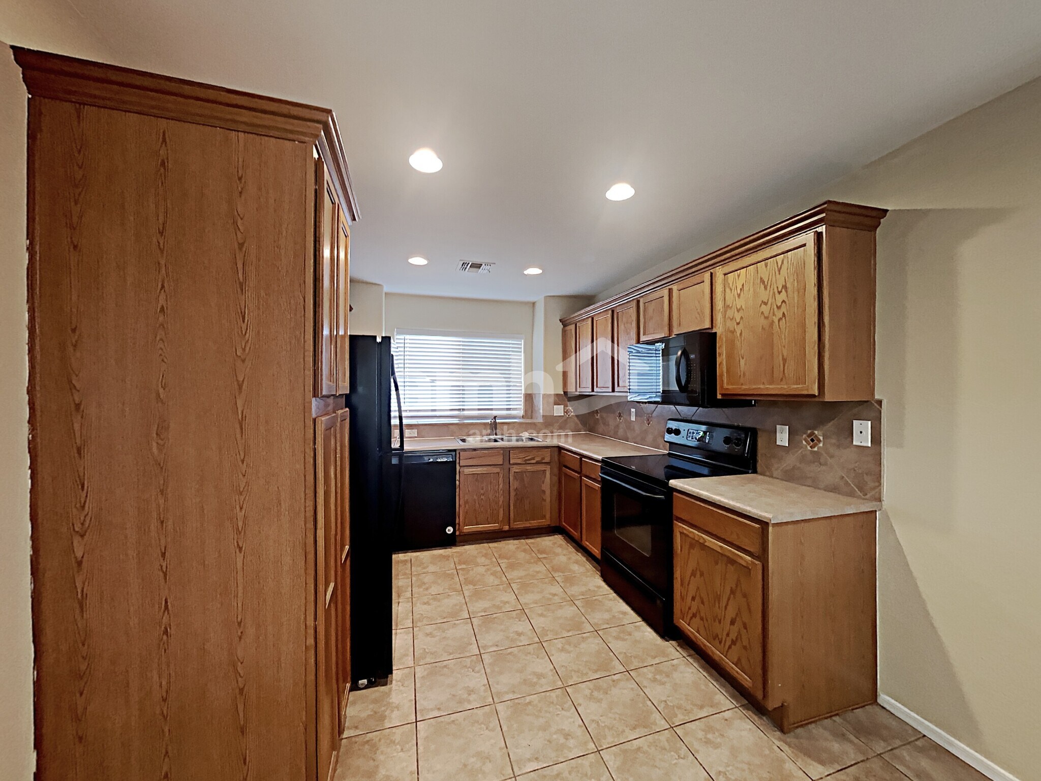 Building Photo - 3614 W Vineyard Rd