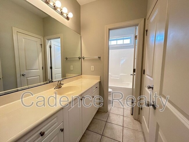 Building Photo - 814 Lambrook Dr