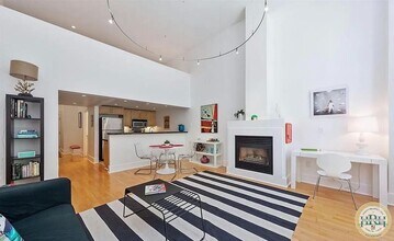 Building Photo - Spacious 1BR|2BA Loft Style Condo in the h...