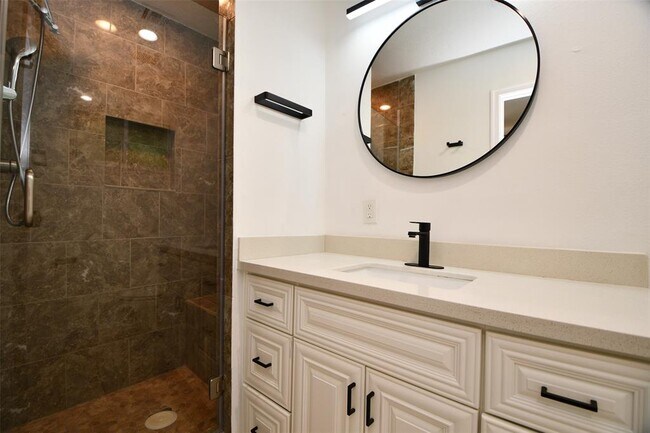 Building Photo - 5951 Beaudry Dr
