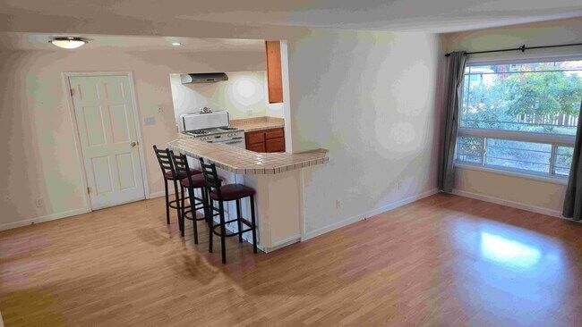 Building Photo - Family Neighborhood In The Heart of Roseland