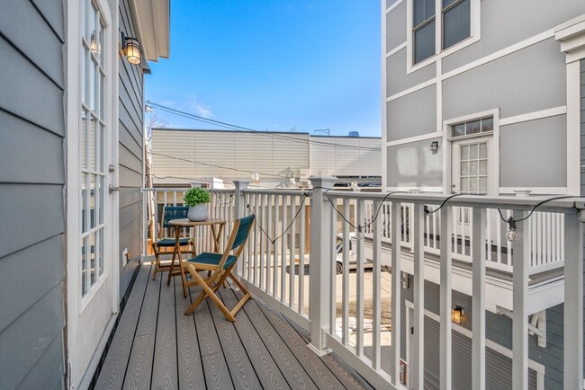 Building Photo - 162 Clark St