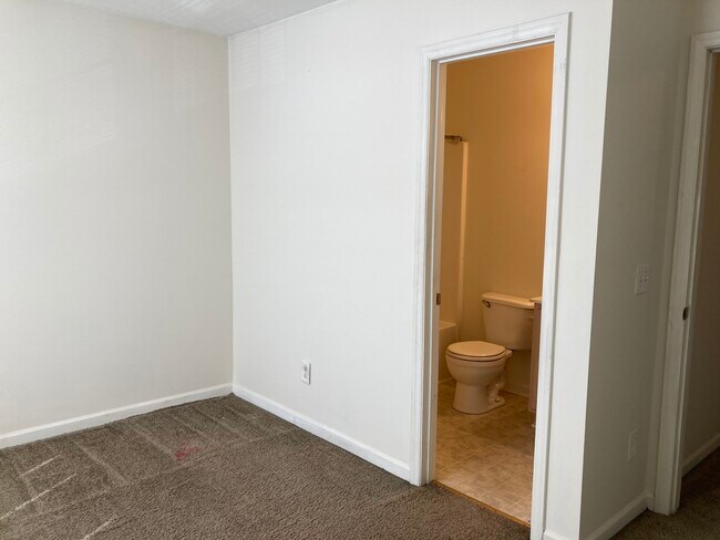 Building Photo - 31 Red Ln