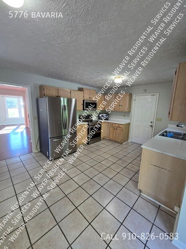 Building Photo - Cute Two Story in Fayetteville!