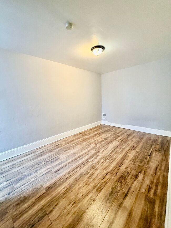 Building Photo - 426 N Salford St