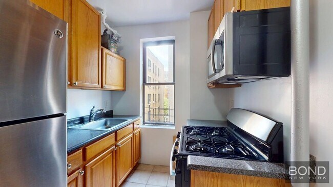 Building Photo - 620 W 171st St
