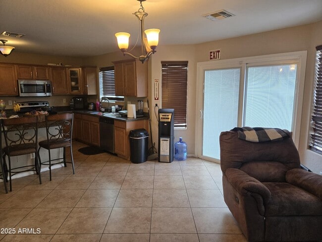 Building Photo - 8814 W Magnolia St