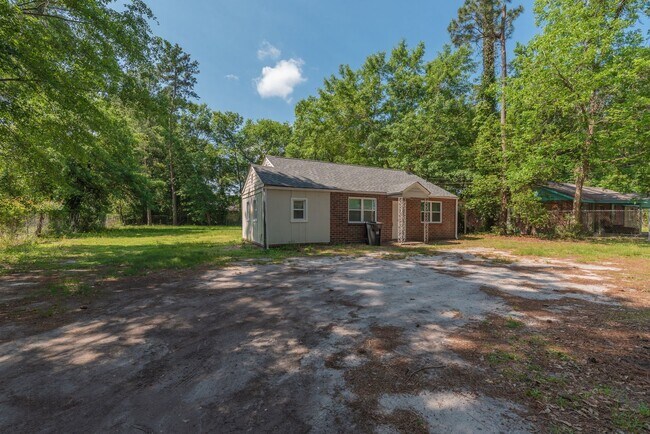 Building Photo - Comfort You’ll Love, Space You’ll Appreciate! - Section 8 welcome!