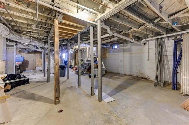 Building Photo - 2325 Elmwood Cir SE