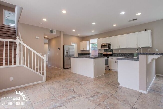 Building Photo - Stunning  5Bdm 3.5Ba  Home with Private Backyard in Prime Location of Oceanside!