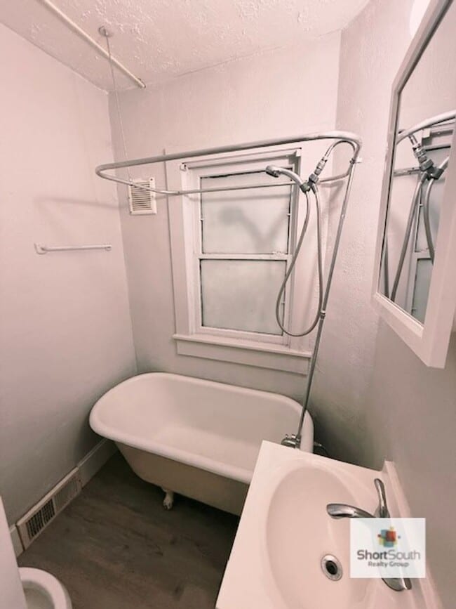 Building Photo - 339 E St Joseph St