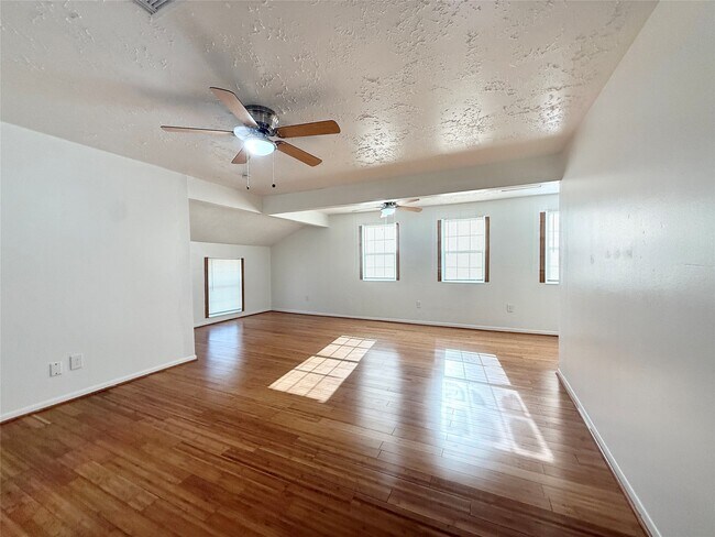 Building Photo - 10423 Kirkshire Dr