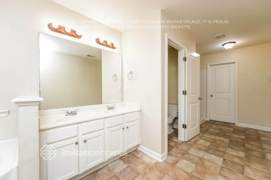 Building Photo - 3447 Rosebud Park Dr