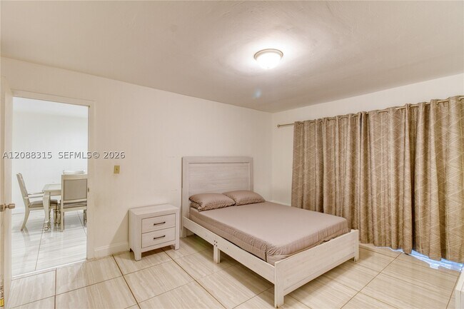 Building Photo - 5160 SW 40th Ave