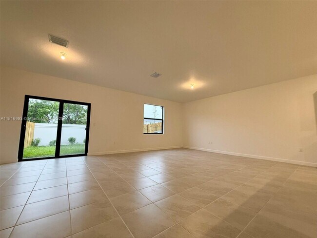 Building Photo - 5033 Oakmont Dr