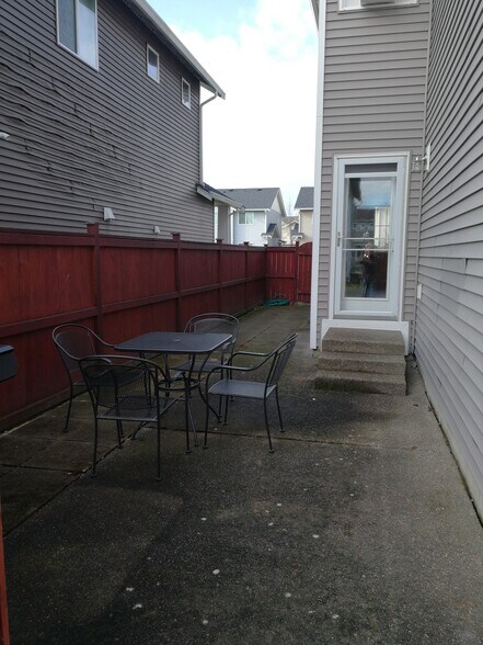 Building Photo - 1418 51st St NE