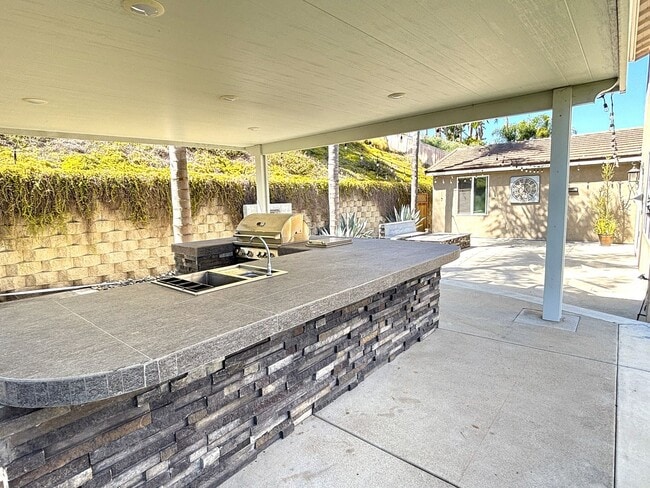 Building Photo - $500 OFF Move-In Special.....Executive Sty...