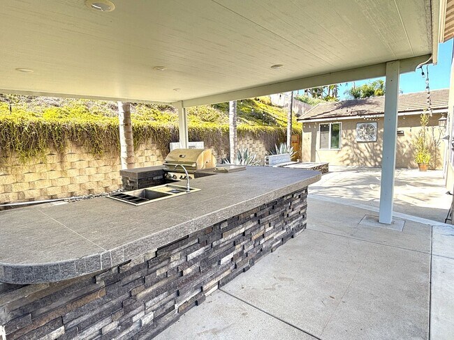 Building Photo - Executive Style Vista Home at an Affordabl...