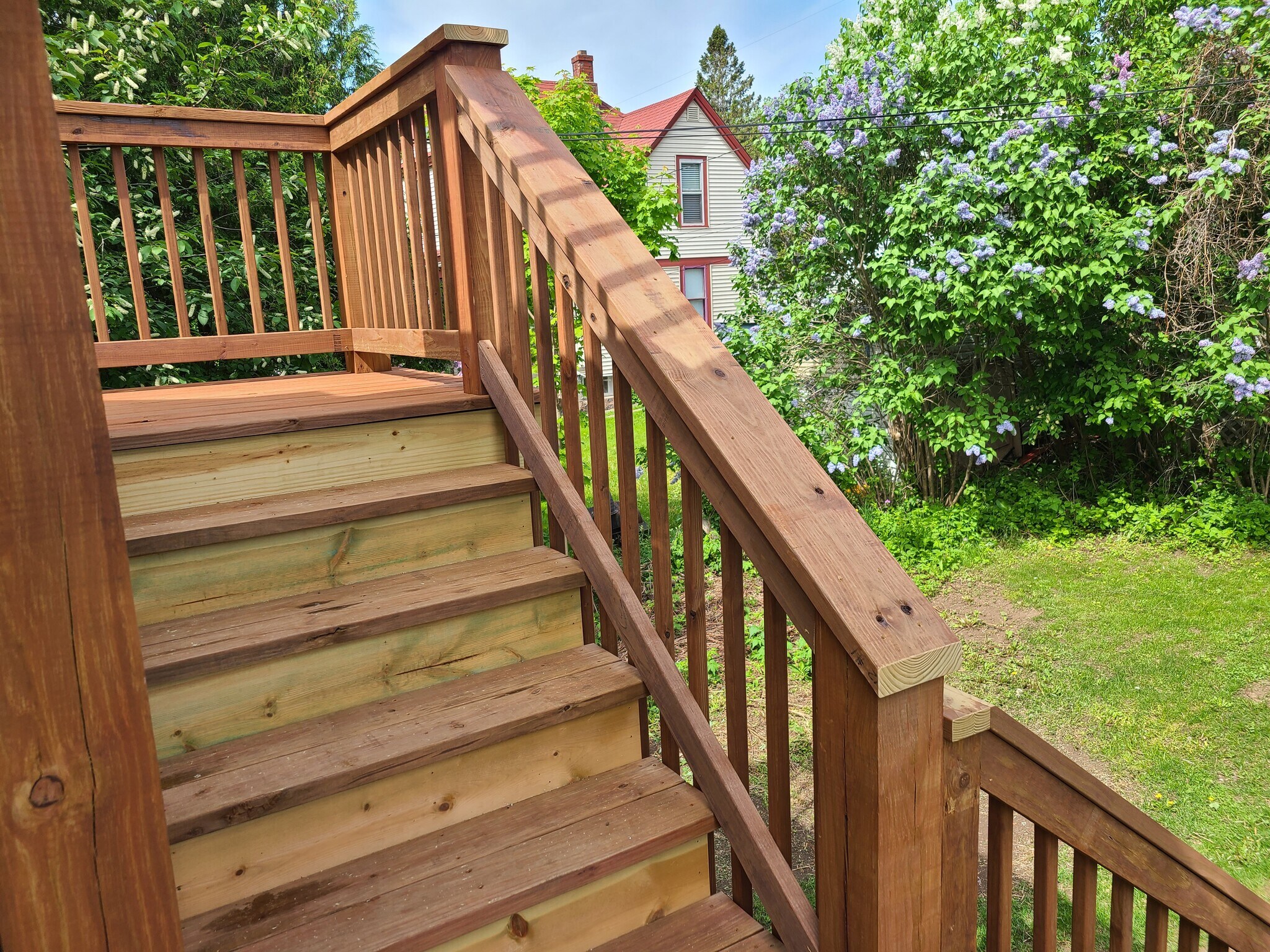 Building Photo - 1127 E 6th St