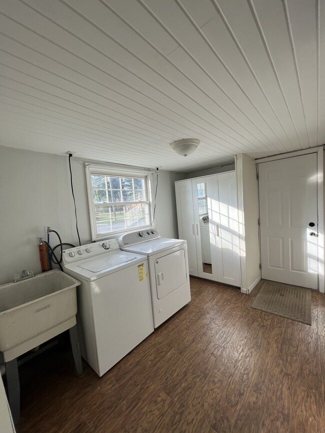 spacious laundry room - 430 S Webik Ave