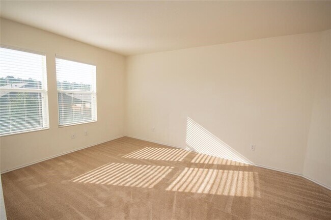 Building Photo - 310 Falling Pine Dr