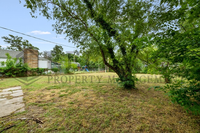 Building Photo - 2309 W Graber St